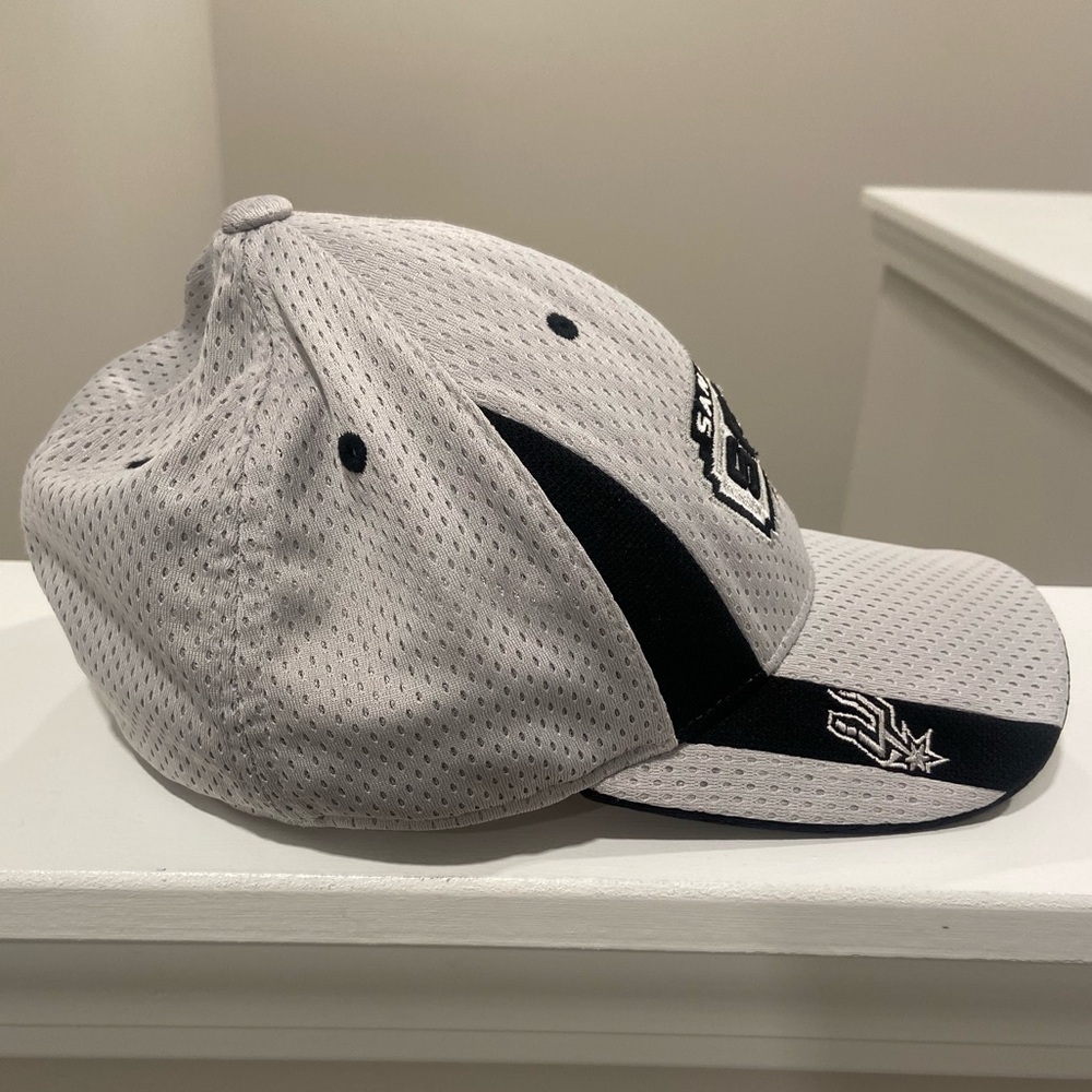 San Antonio Spurs Hat - Picture 3 of 5